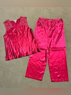 Nine & Co. Women’s Red Satin Pajama Set Top & Pants Lace Yoke Size M Pjs